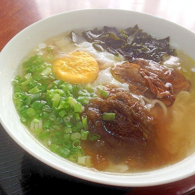 簡単インスタントラーメンのアレンジで、一番のおすすめは何ですか？