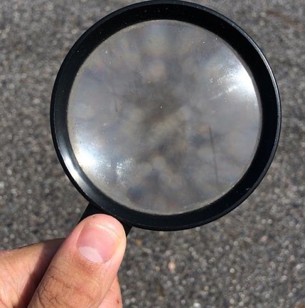 スキャンした画像が歪んでしまいます。どうすれば修正できますか？