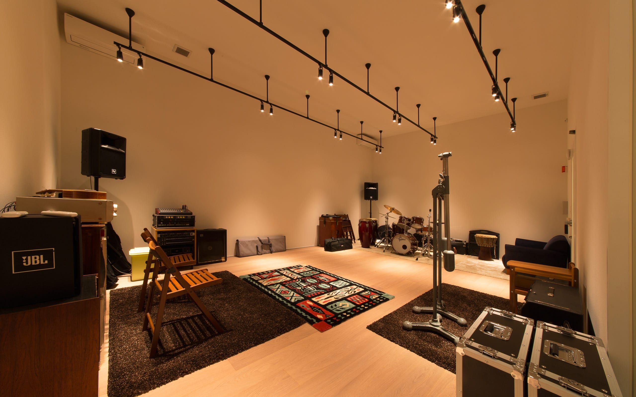 自宅で最高の音楽体験をするための環境づくりには何が必要ですか？