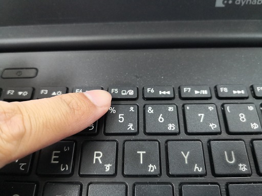 タッチパッドを使いこなす方法 23 タッチパッドのスクロールがスムーズじゃないのですが、どうすれば改善できますか?