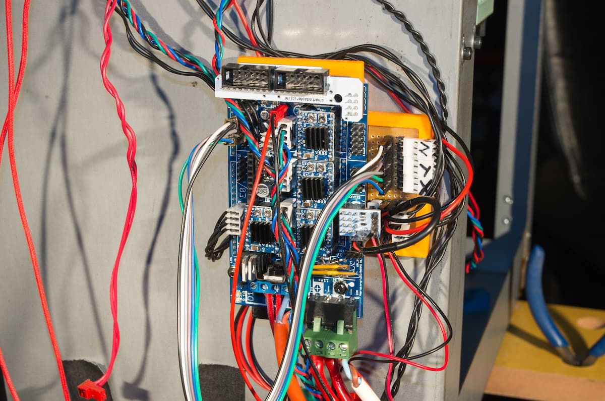 IoT機器を選ぶ際に、セキュリティ面で注意すべき点はありますか？