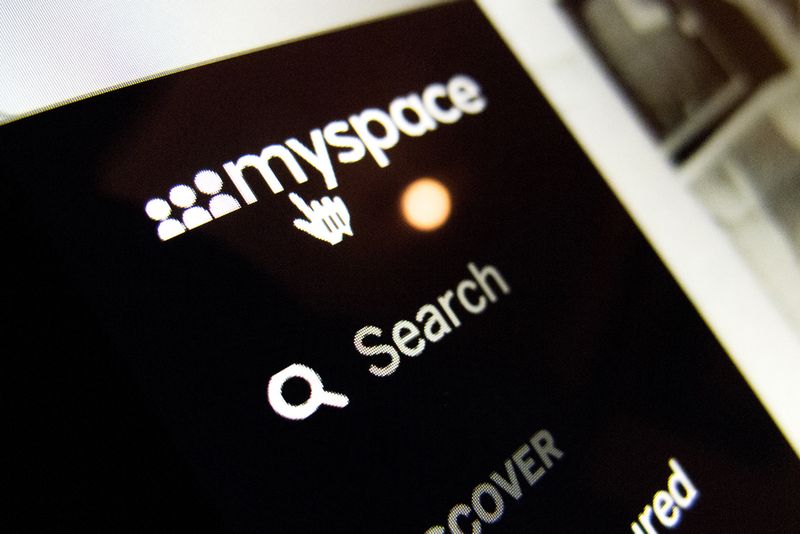 SNSで個人情報を公開する際のリスク 51 SNSでの個人情報流出による経済的損失